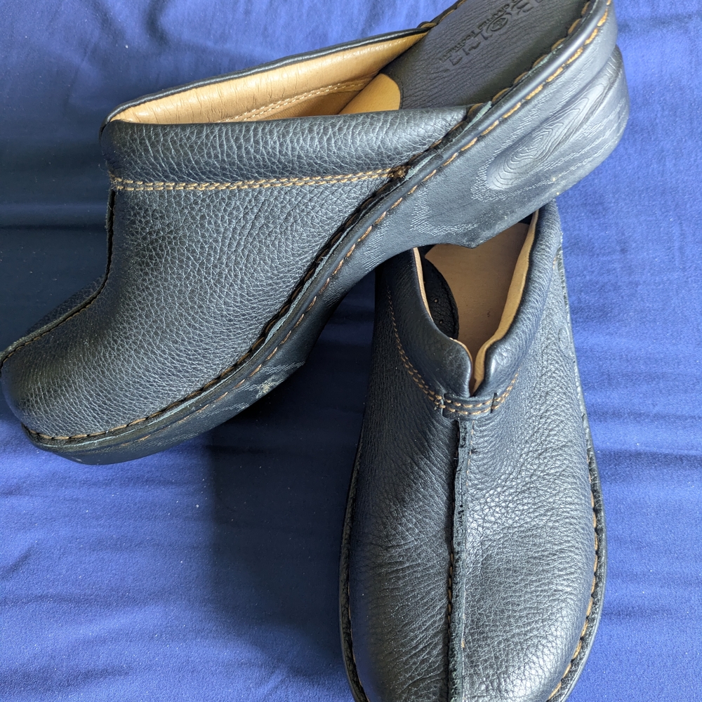 Women's Black Leather Clogs